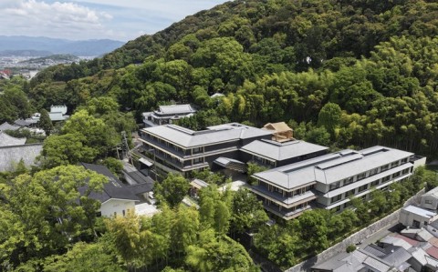 【专访】悦榕集团中国区运营副总裁丁七州：悦榕庄首次登陆日本，引领变革之路|界面新闻 · 旅行